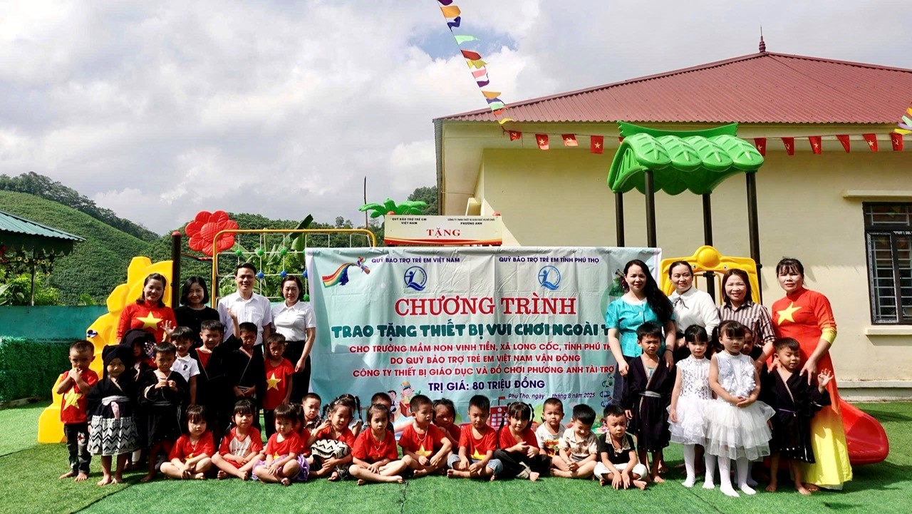 Trao Thiết bị vui chơi về điểm trường mầm non khó khăn tỉnh Phú Thọ