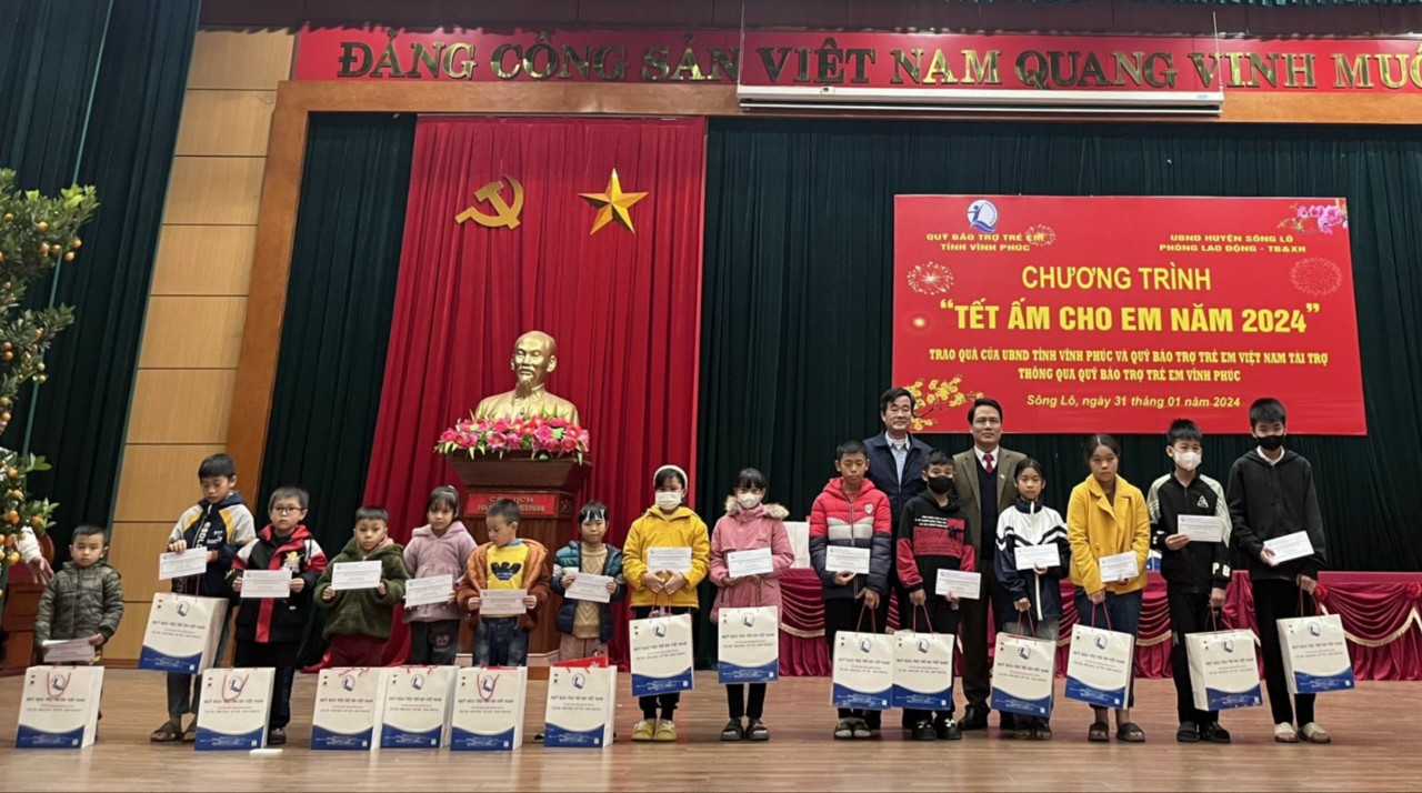 Quỹ Bảo trợ trẻ em Việt Nam, trao xuân yêu thương cho 150 trẻ em có hoàn cảnh khó khăn tỉnh Vĩnh Phúc.