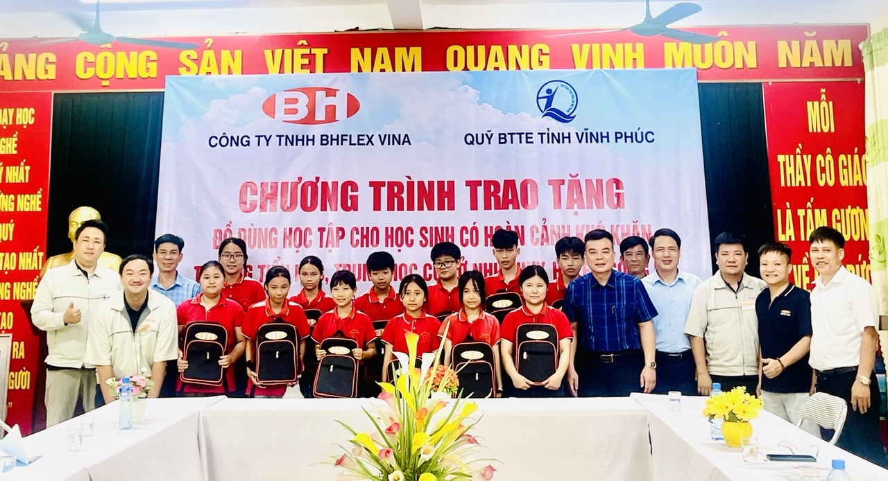 Công ty TNHH Bhflex Vina trao đồ dùng học tập năm 2025