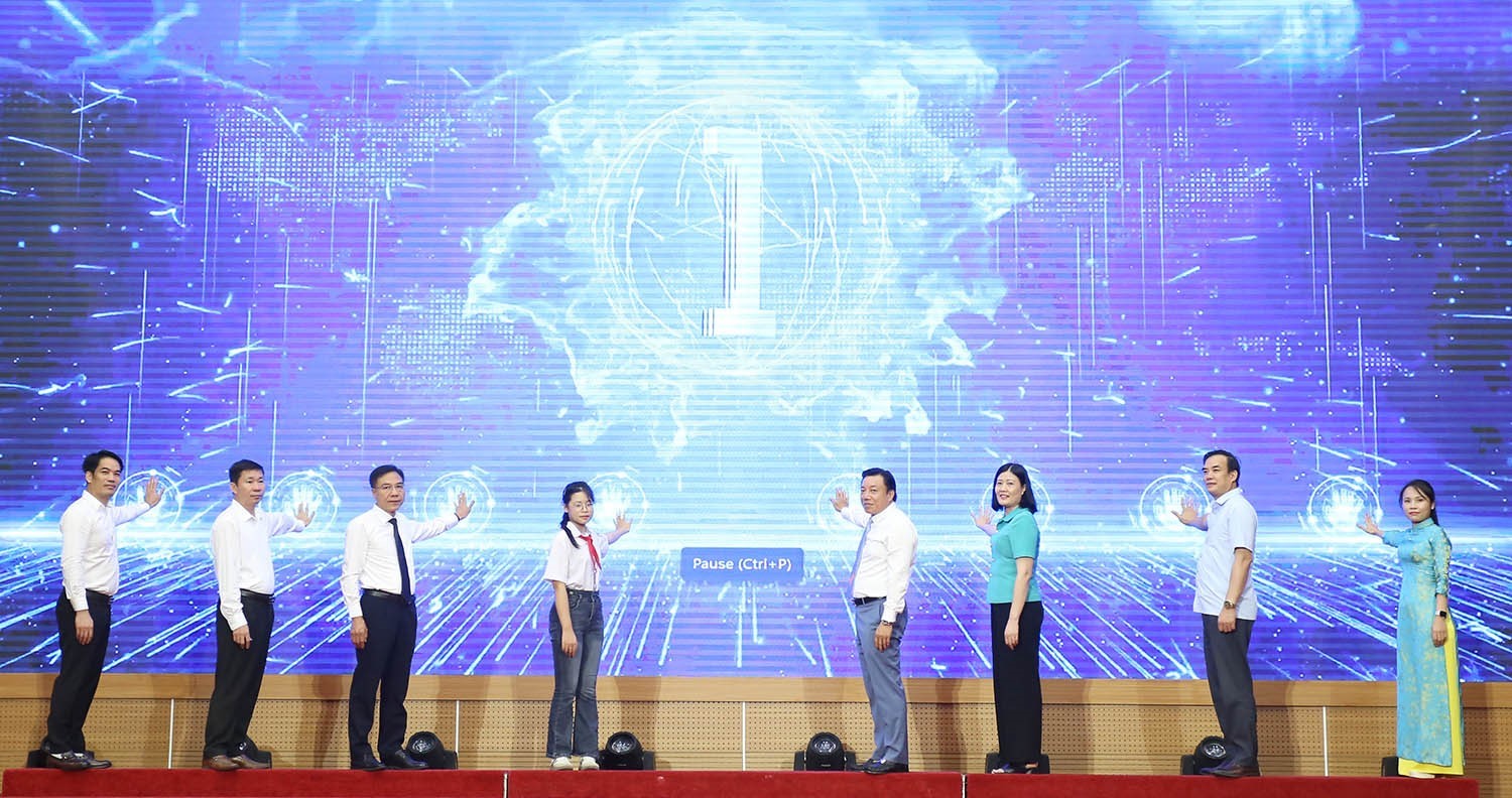 Quỹ Bảo trợ trẻ em tỉnh Phú Thọ trao quà tại Lễ phát động Tháng hành động vì Trẻ em năm 2026