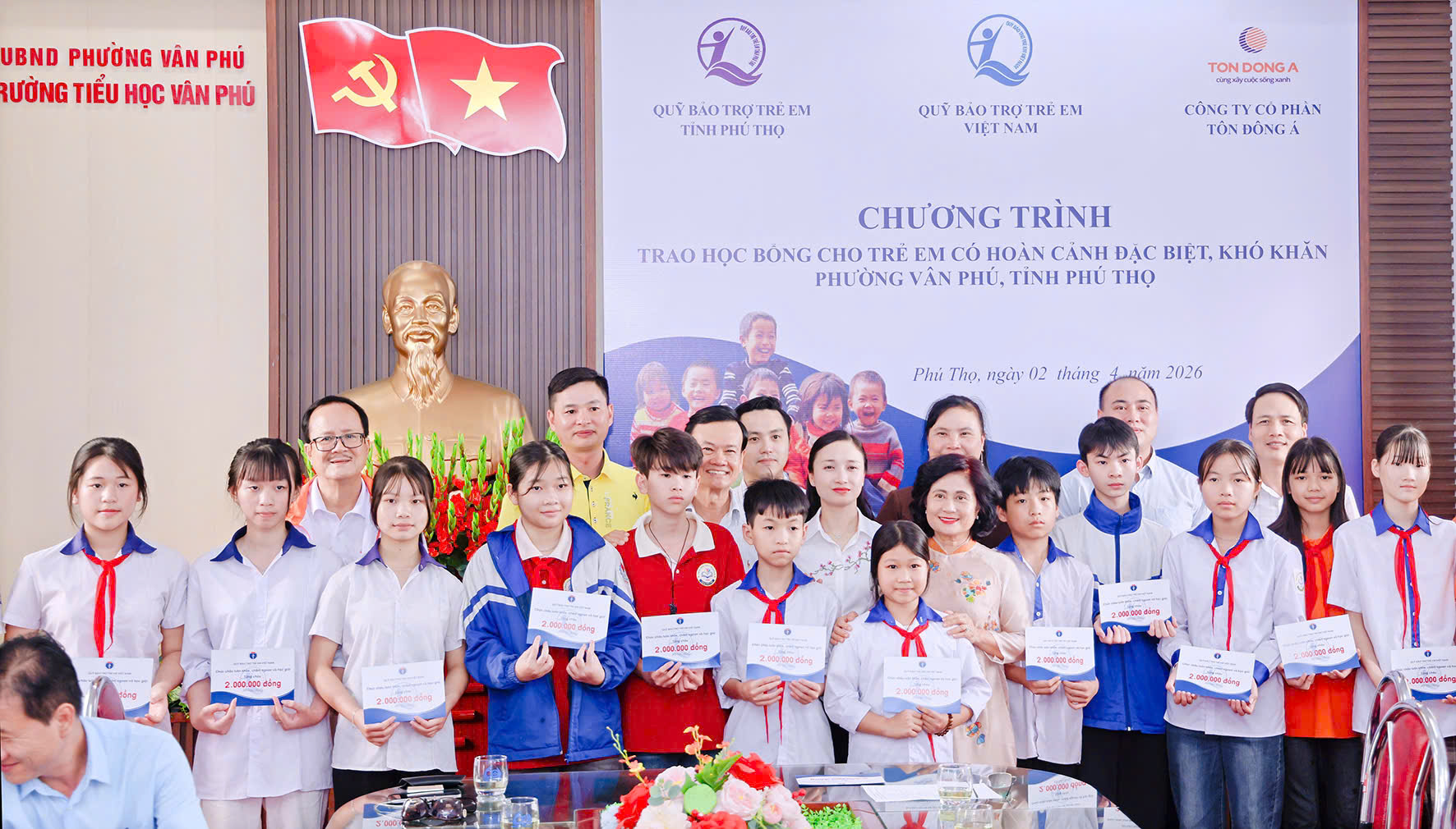 Quỹ Bảo trợ trẻ em tỉnh Phú Thọ trao 50 suất học bổng cho trẻ em có hoàn cảnh đặc biệt, khó khăn phường Vân Phú