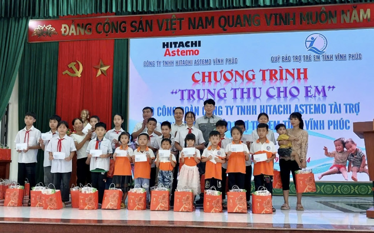 Công ty TNHH Hitachi Astemo Vĩnh Phúc trao 100 suất quà cho trẻ em có hoàn cảnh đặc biệt khó khăn xã Yên Phương