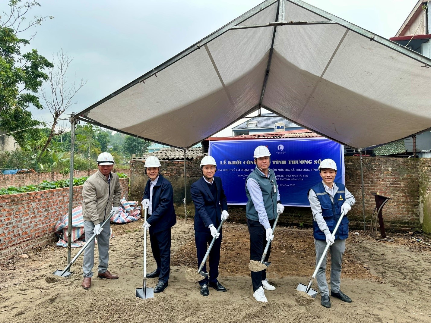 Khởi công xây dựng nhà tình thương cho gia đình trẻ em Phạm Thanh Thảo xã Tam Đảo